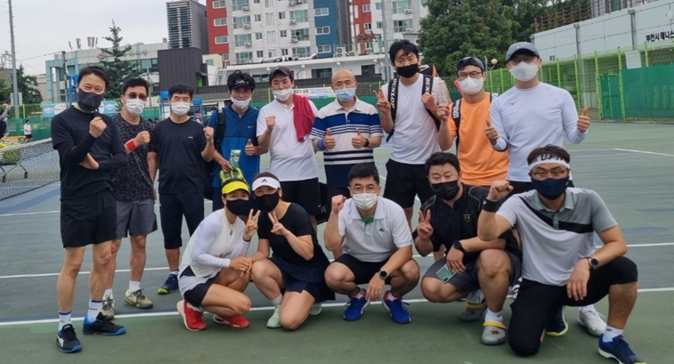 컴온 단체사진